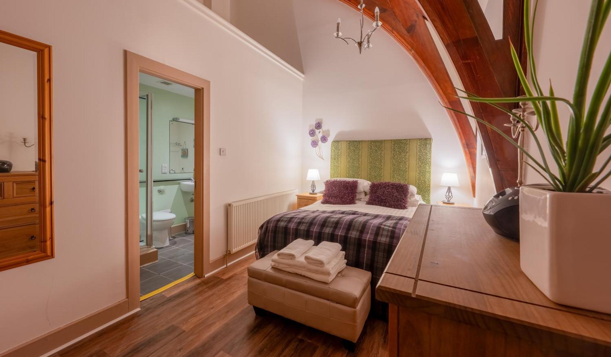 The Caledonian 3 Bedroom Self Catering Apartment In Historic Abbey Fort Augustus Exterior foto
