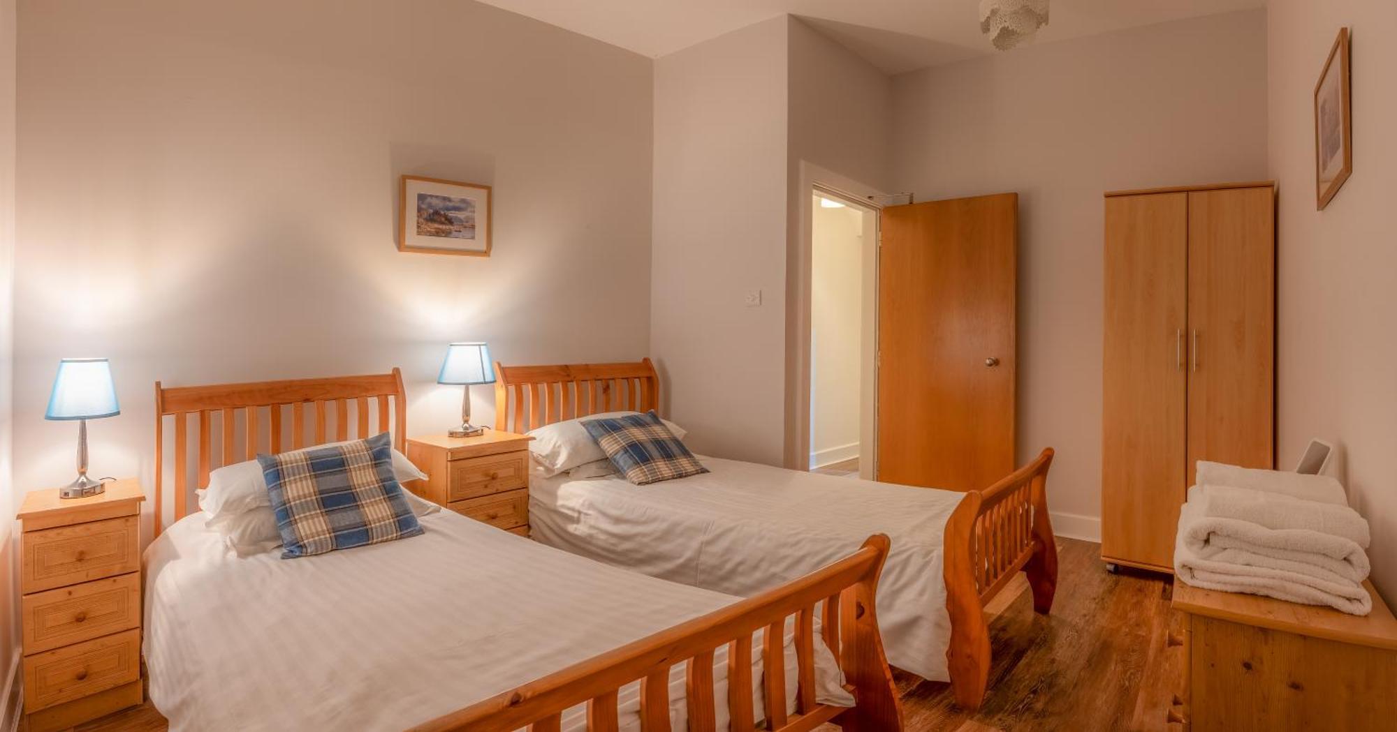 The Caledonian 3 Bedroom Self Catering Apartment In Historic Abbey Fort Augustus Exterior foto